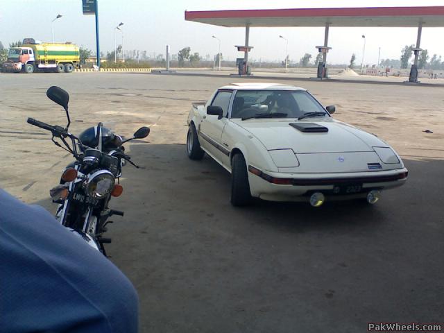 18_rx7_alone_n_sad_T8G_PakWheels(com).jpg
