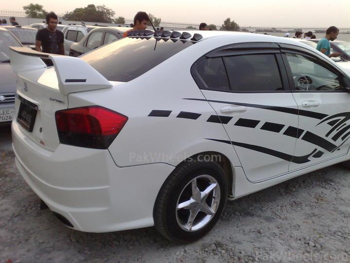 honda city white modulo. bumper is in white colour and