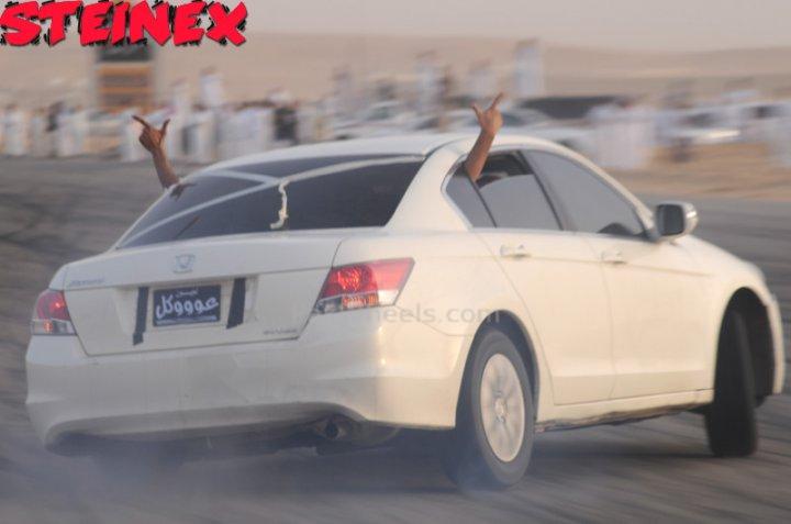 http://cache.pakwheels.com/forums/2010/attachments/Cool---Classic-Cars---Latest/82673-Arab-drifting-----Kool-pics---26401-103029666400207-100000795227035-51385-876167-n.jpg
