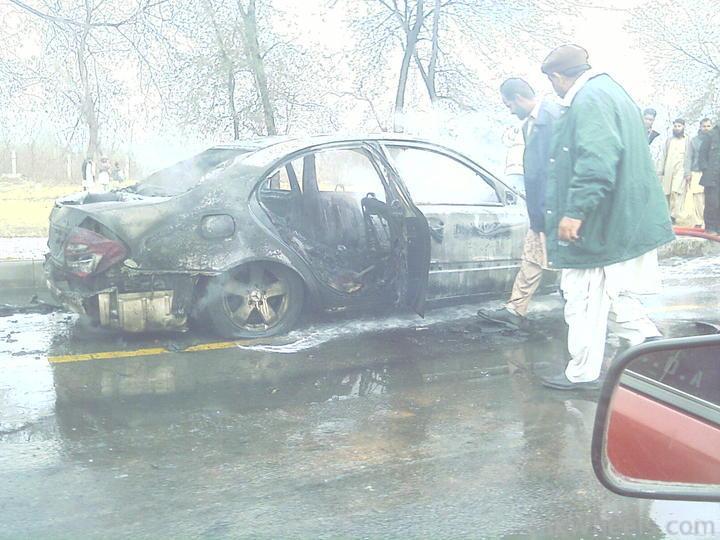 190270-Islamabad-Mercedes-Benz-burnt-Out-IMAGE-024.jpg
